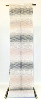 藤井呉服店　金地に大きく七宝華紋を織り込んだ西陣「紫紘」